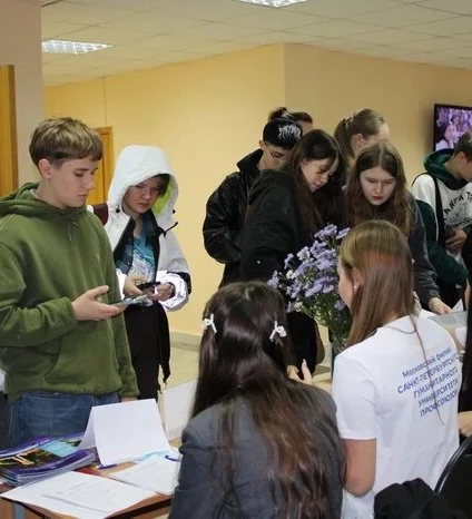 Занятия с преподавателями института Московский филиал СПбГУП