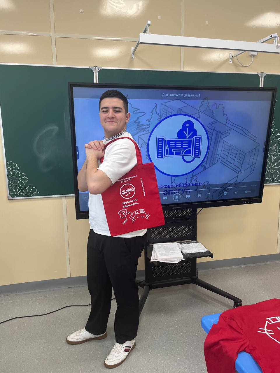 The Moscow branch of SPbSUP visited the "Leader" Educational Center in Nakhabino, Krasnogorsk District, for career guidance work.